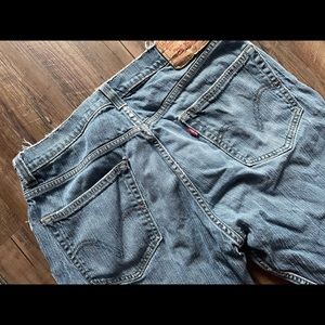 COPY - Low-Rise Distressed Levi Jeans